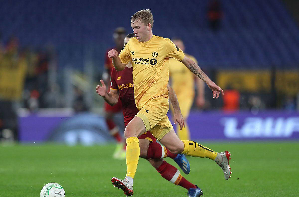 包含哥伦比亚队击败巴拉圭，晋级形势看涨的词条