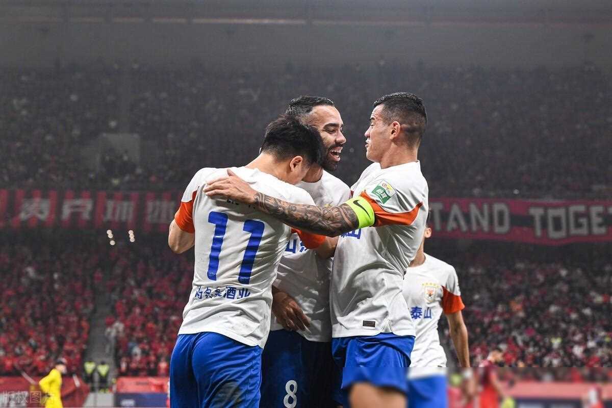 上港客场大胜鲁能,霸气登顶积分榜的简单介绍 上港客场大胜鲁能,霸气登顶积分榜的简单介绍