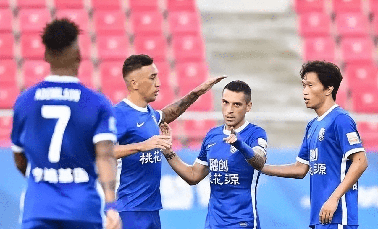 强队势如破竹，篮球场上王者气贯长虹