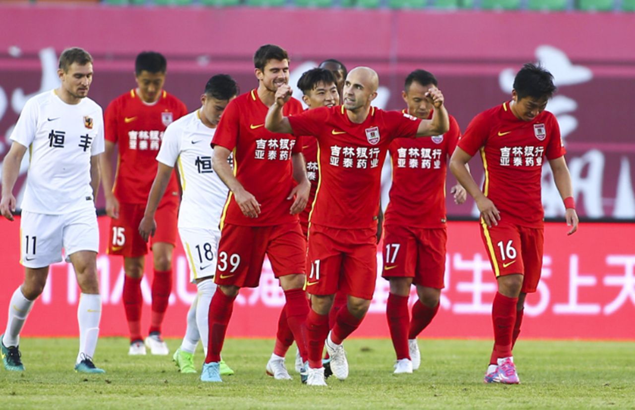 申花客场战平建业,暂时失去积分榜榜首的简单介绍 申花客场战平建业,暂时失去积分榜榜首的简单介绍