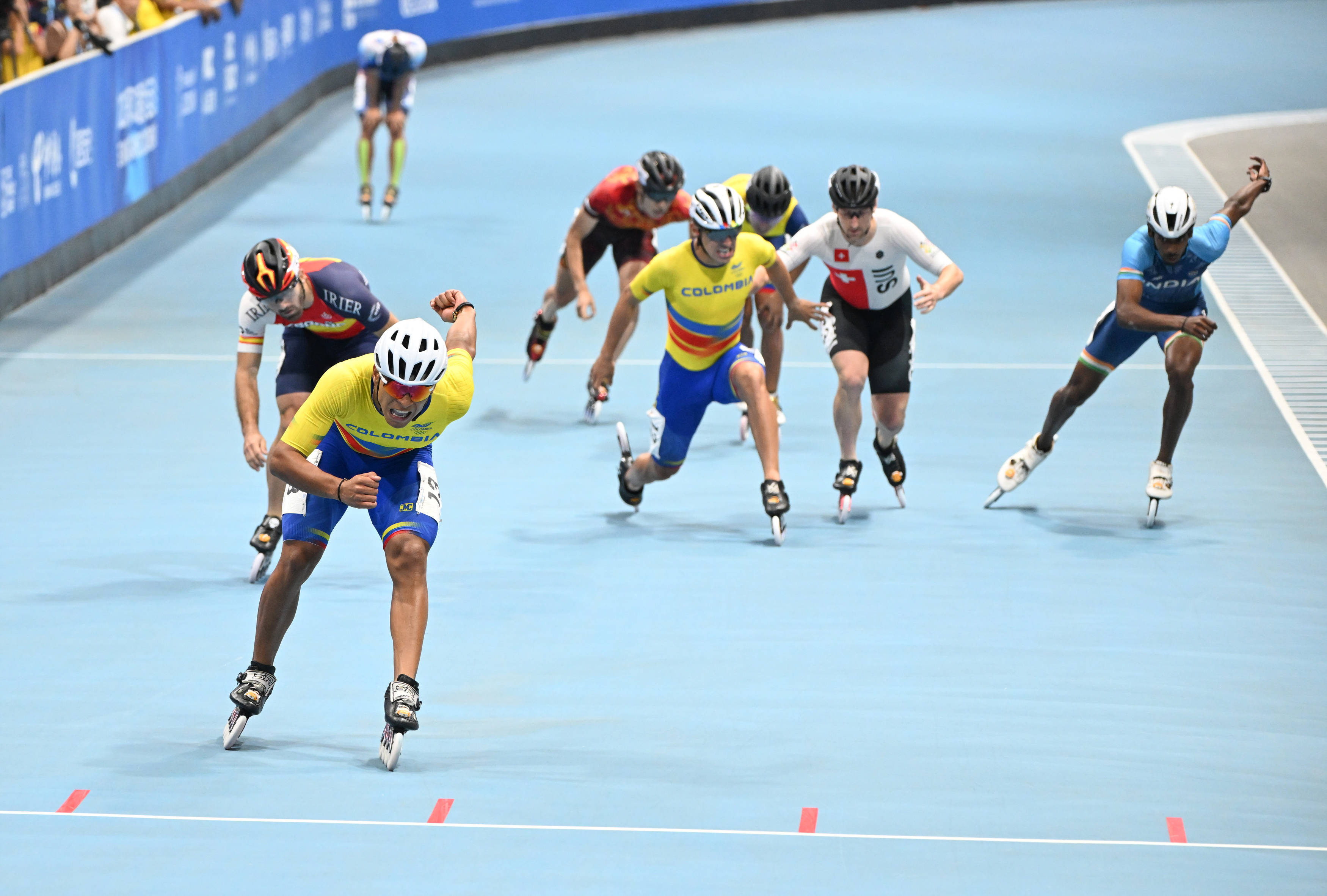 西班牙选手力压对手夺得铁人三项金牌 西班牙选手力压对手夺得铁人三项金牌