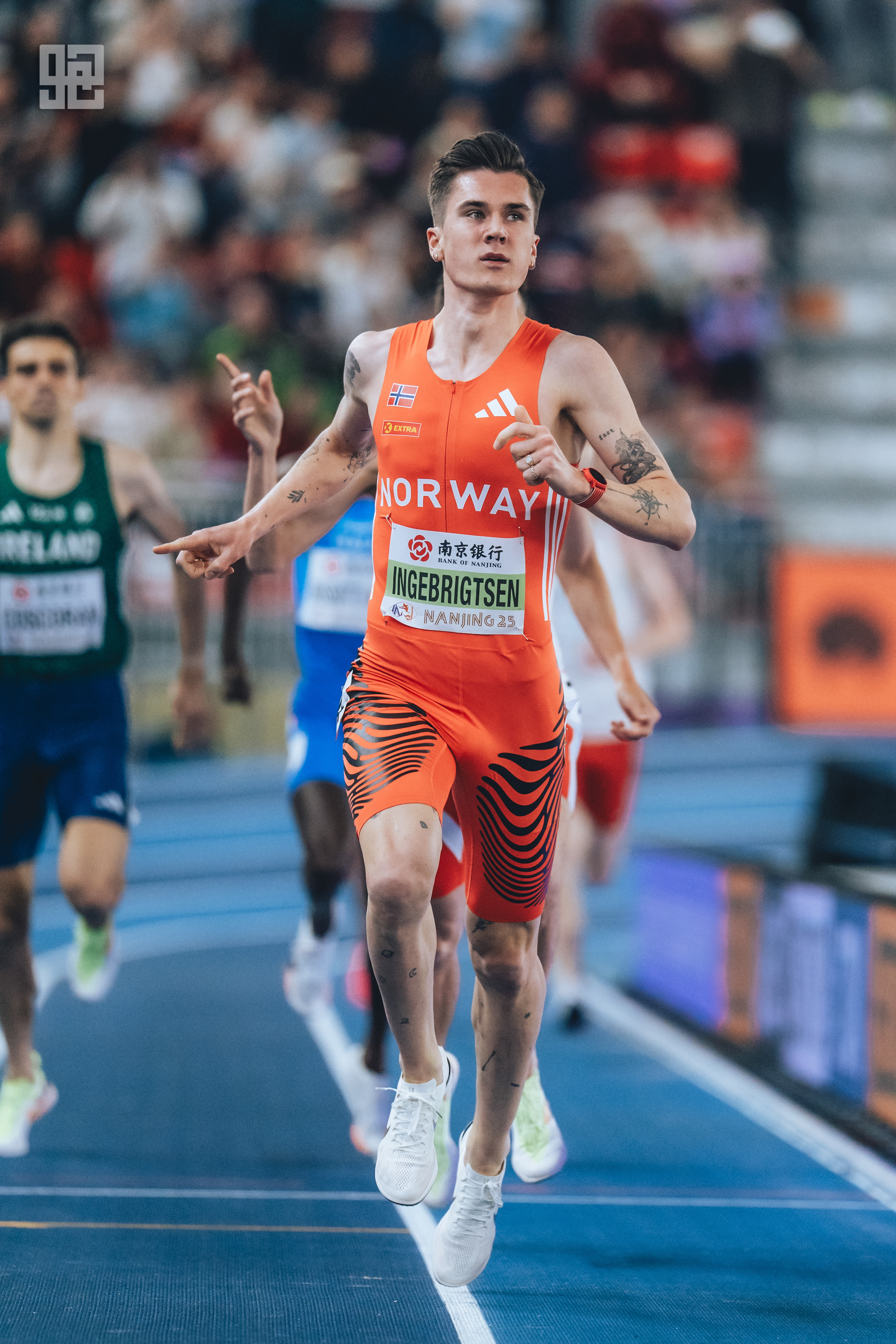 挪威选手在射击比赛中赢得头筹