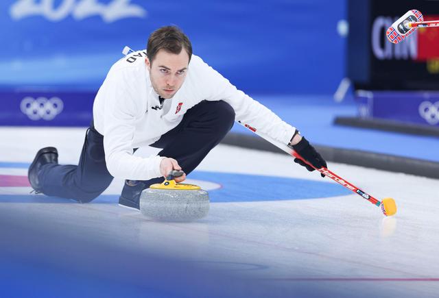 挪威选手在射击比赛中赢得头筹