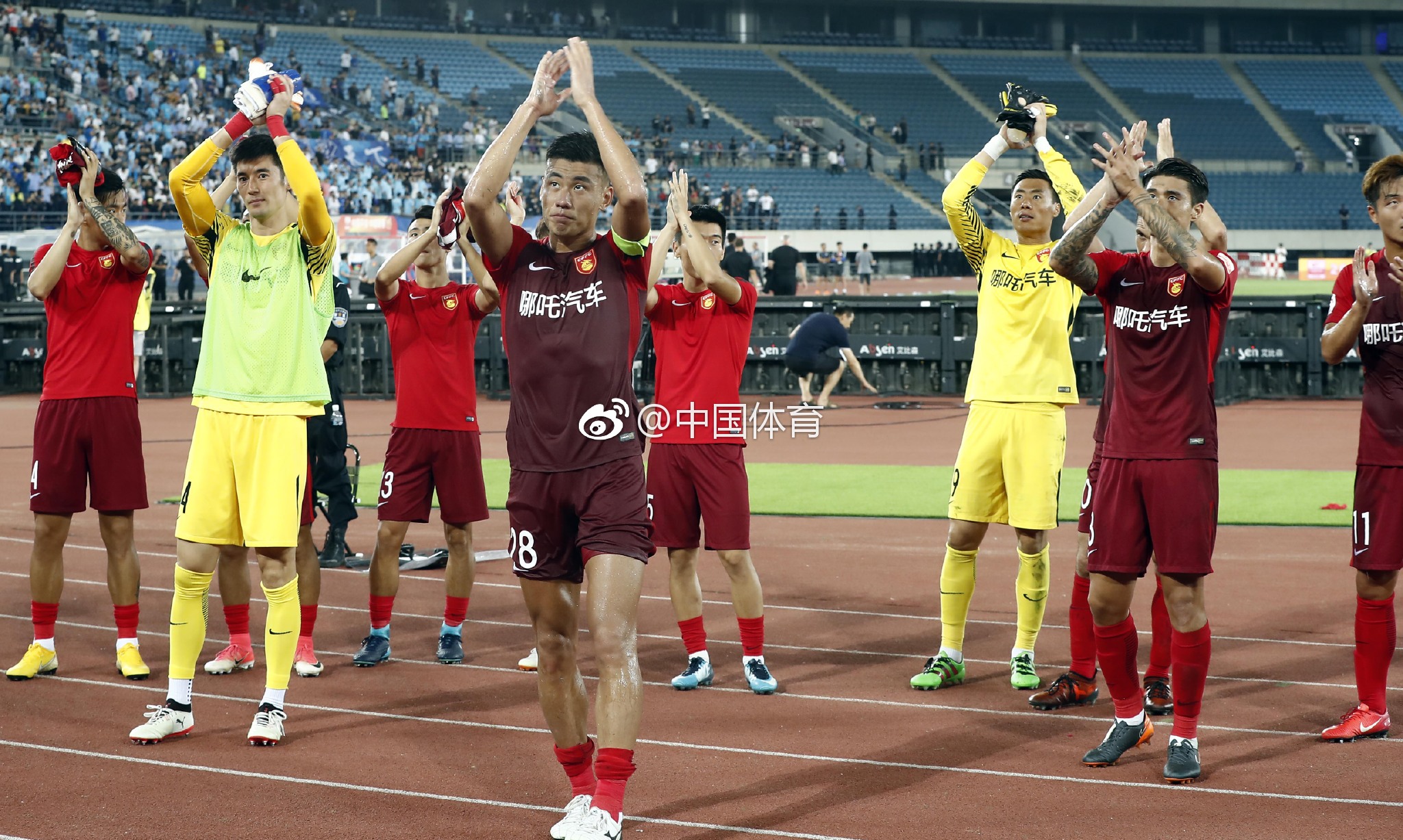 包含大连一方主场告捷精彩表现赢得阵容的词条