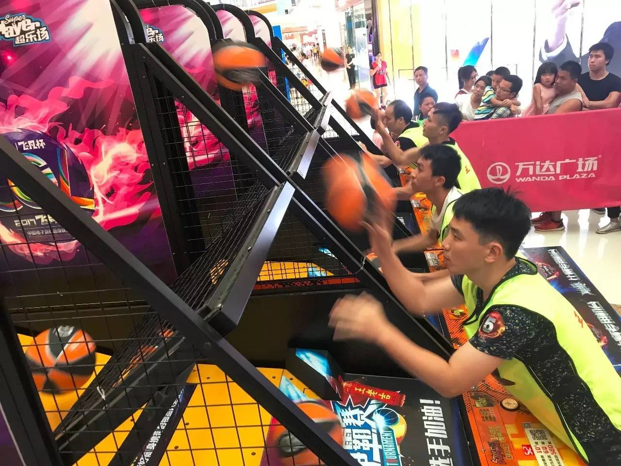 包含比赛看点频出，观众眼花缭乱欣赏过六回合！的词条