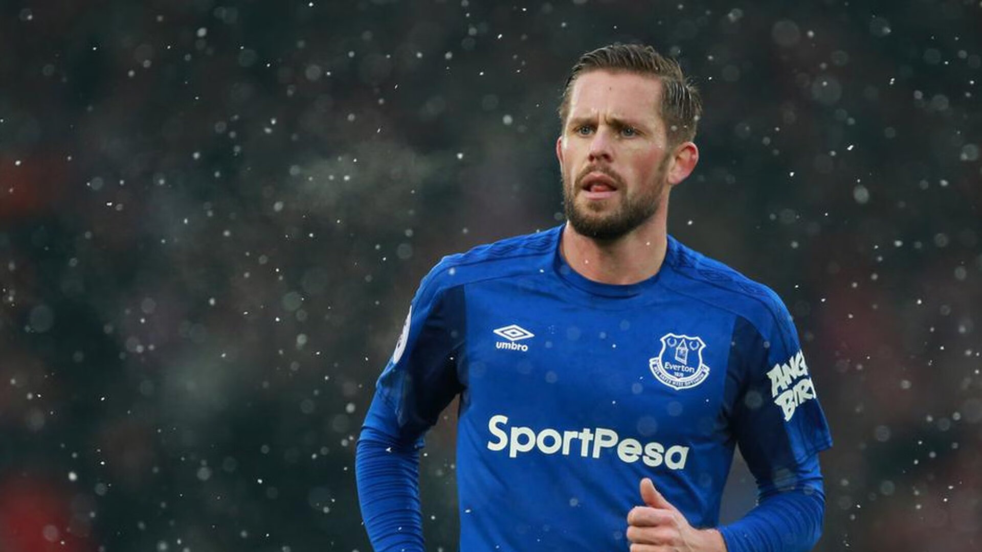 欧冠决赛焦点战，新疆队收割骑士，跨界传奇的启示