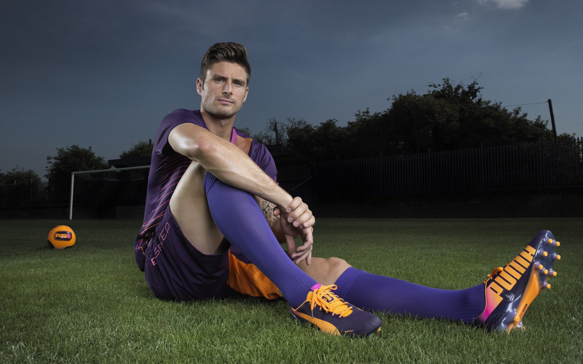 绝境中的蜂鸣，霍勒迪压力下的致命一击，黄蜂如何粉碎骑士神话