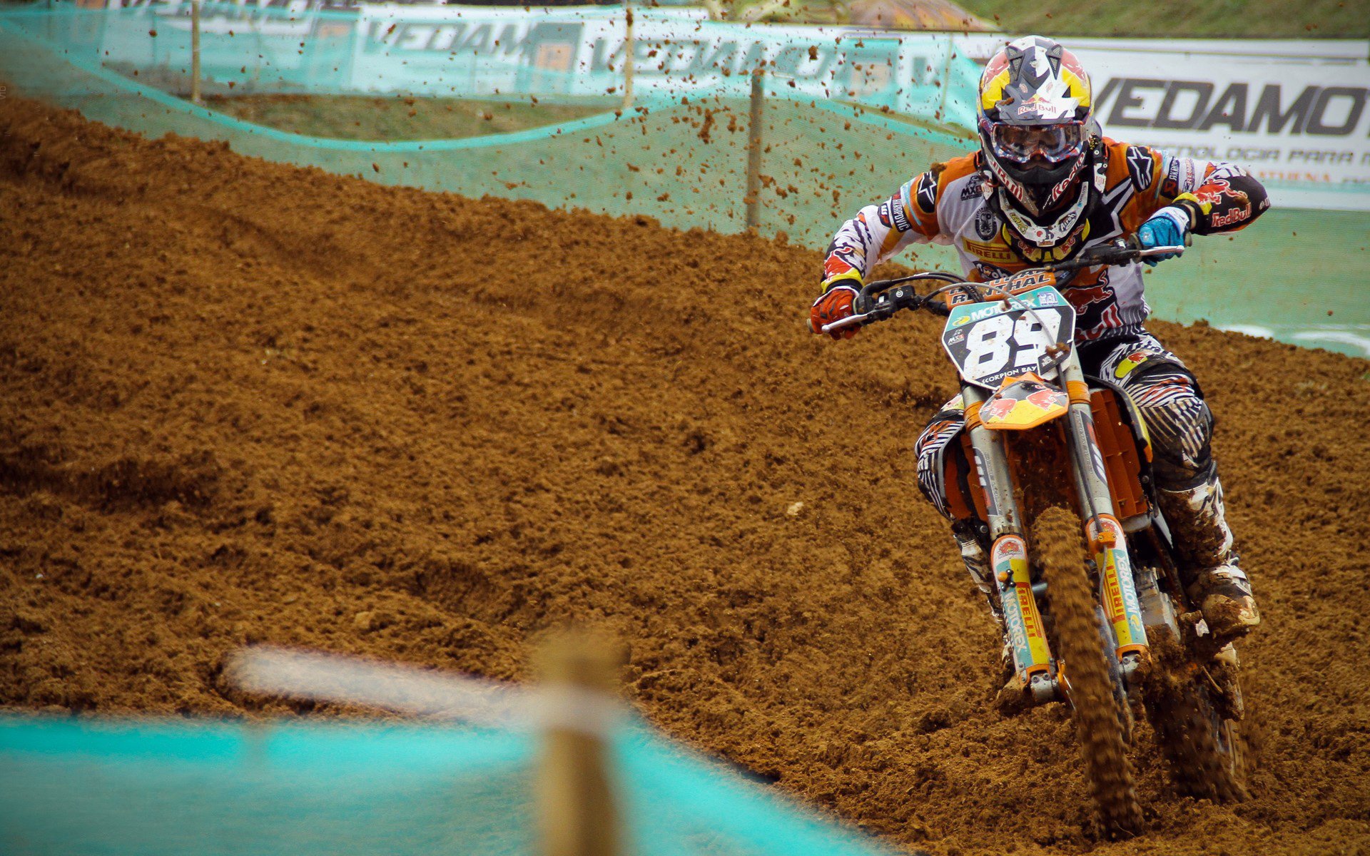 广厦对阵山西，恩比德用实力证明自己，从质疑到领袖的蜕变之路